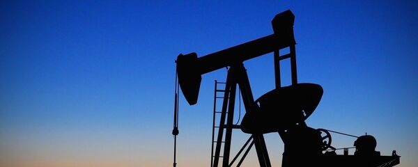 Нефтяной насос на закате, архивное фото Нефтяной насос на закате, архивное фото - Sputnik Тоҷикистон