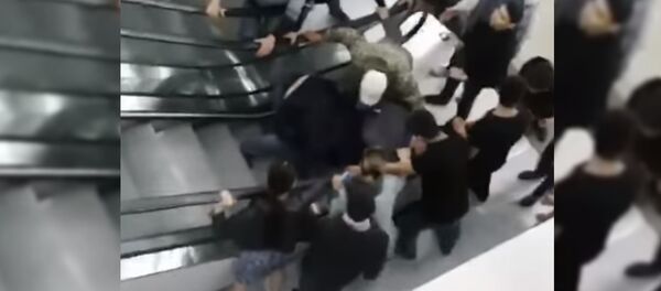 В Астане посетители Центрального рынка спасли двухлетнего ребенка В Астане посетители Центрального рынка спасли двухлетнего ребенка - Sputnik Таджикистан