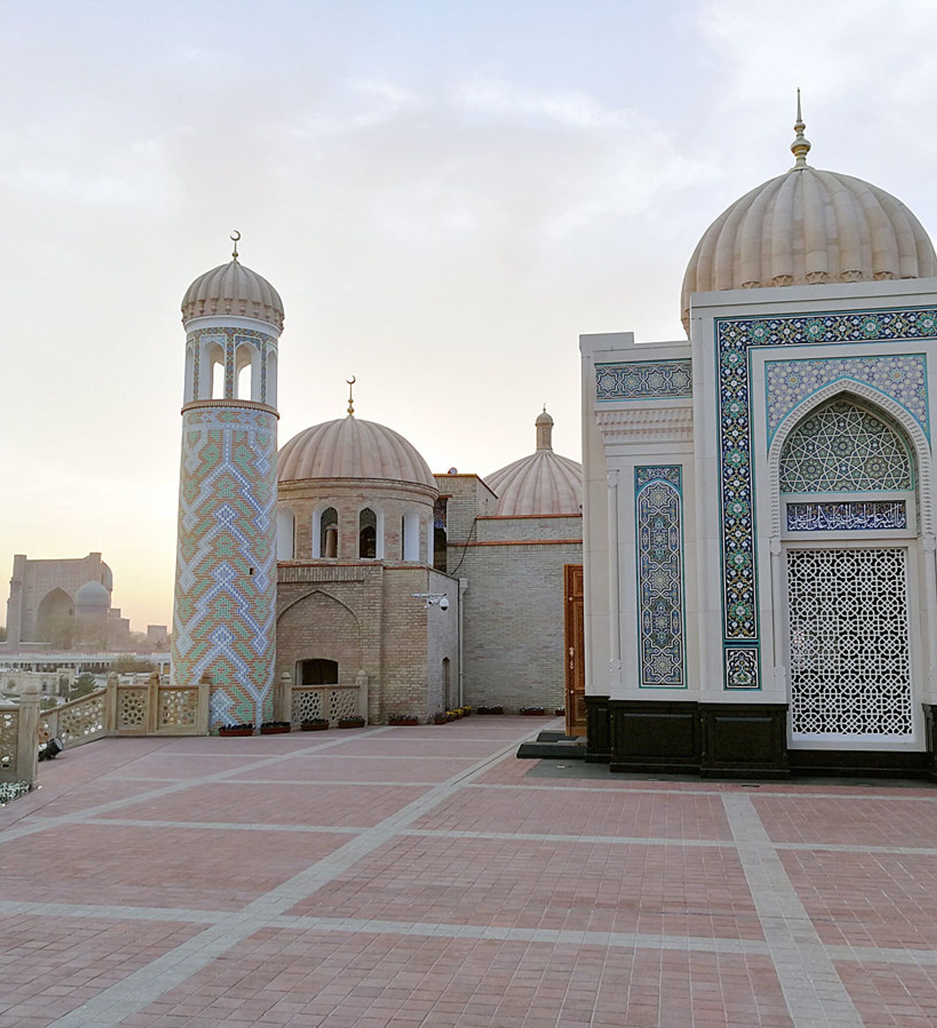 Узбекистан мусульманская. Мечеть хазрат Хизр в Самарканде. Хазрет Хызр в Самарканде. Мечеть Хезрет Хизир Самарканд Самарканда. Узбекистан Самарканд мавзолей Ислама Каримова.