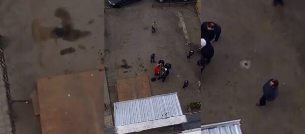 Мигранты атаковали полицейского в Казани Мигранты атаковали полицейского в Казани - Sputnik Таджикистан