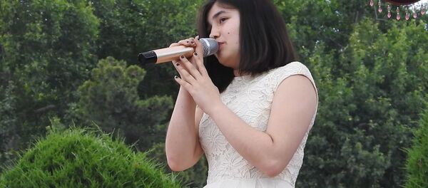 Мехрона Гайбуллоева выступила в Душанбе в День таджикской молодежи - Sputnik Таджикистан