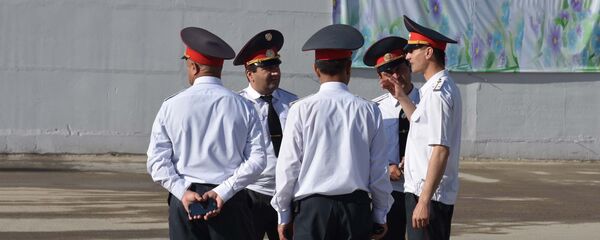 Сотрудники милиции в Душанбе Сотрудники милиции в Душанбе - Sputnik Таджикистан