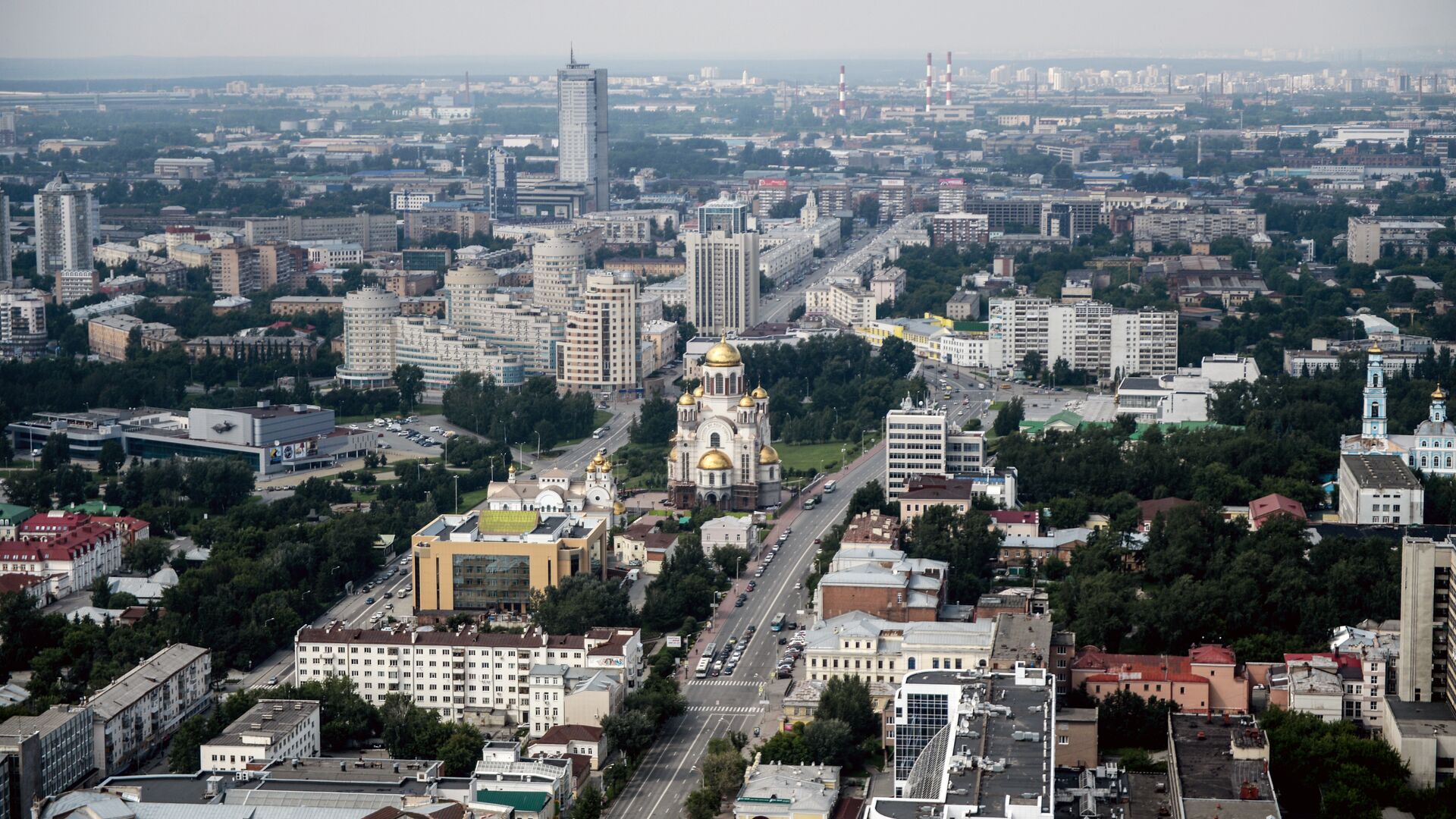 Вид на город со смотровой площадки бизнес-центра Высоцкий - Sputnik Тоҷикистон, 1920, 01.07.2022