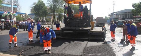 Укладка асфальта. архивное фото - Sputnik Тоҷикистон