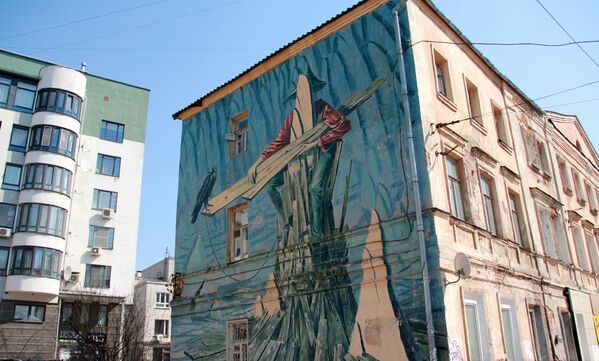 Произведение стрит-арта  на жилом здании в исторической части Нижнего Новгорода - Sputnik Таджикистан