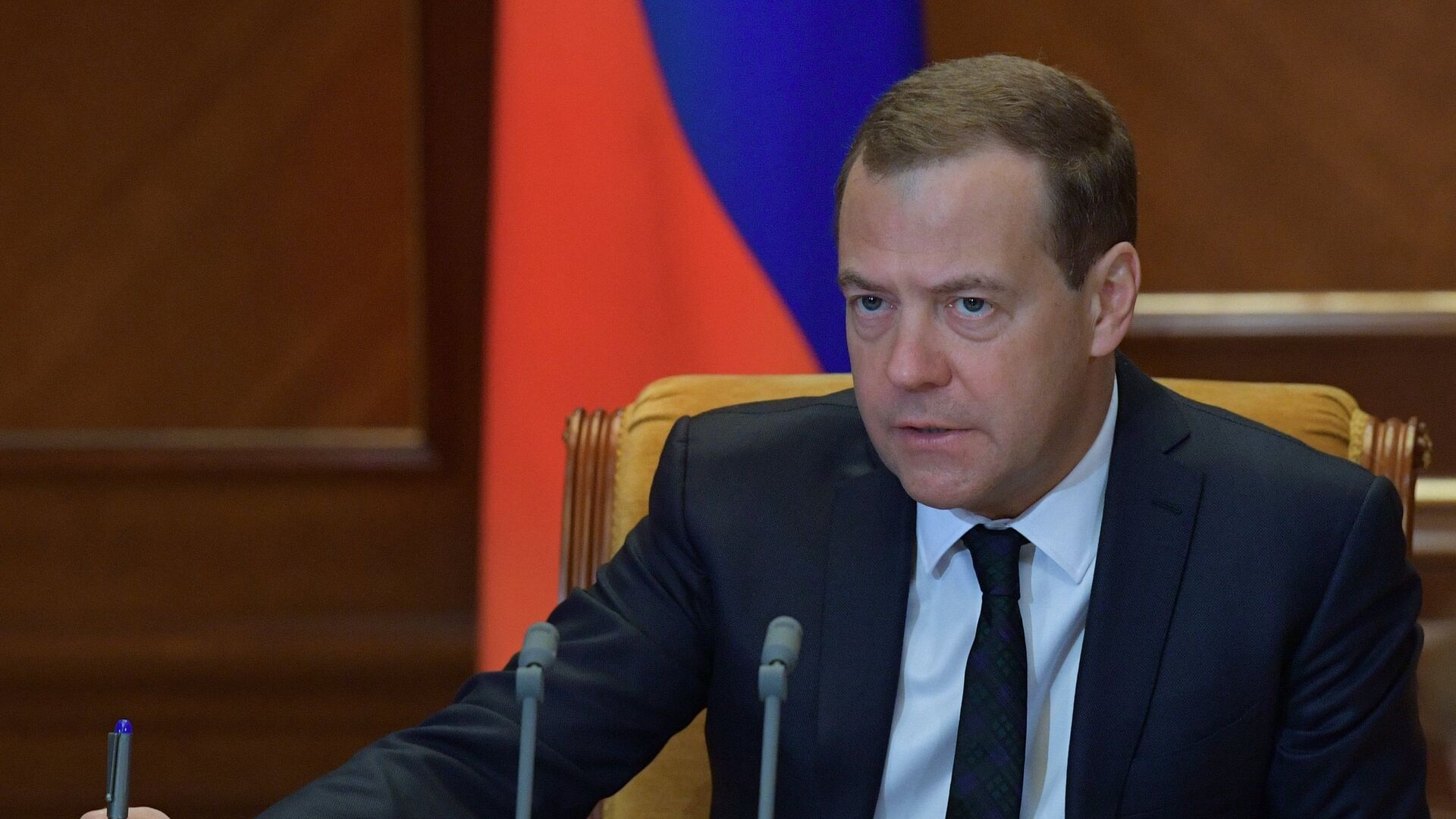 Премьер-министр РФ Д. Медведев провел совещание по экономическим вопросам - Sputnik Таджикистан, 1920, 16.11.2022