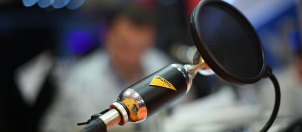 Микрофон в студии радио Sputnik, архивное фото Микрофон в студии радио Sputnik, архивное фото - Sputnik Таджикистан