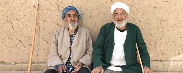 Жители поселка Гилан - Sputnik Таджикистан