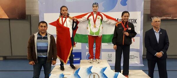Таджикская спортсменка Фотима Холова выиграла золото чемпионата Азии по кикбоксингу (WAKO) в Кыргызстане - Sputnik Таджикистан