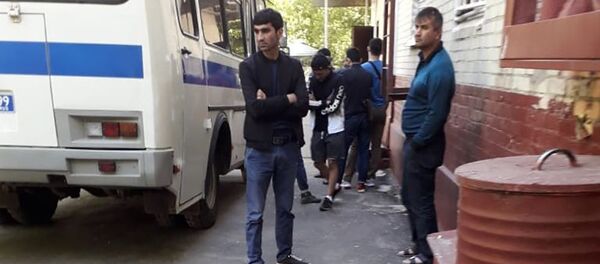 Задержание мигрантов в Москве Задержание мигрантов в Москве - Sputnik Таджикистан