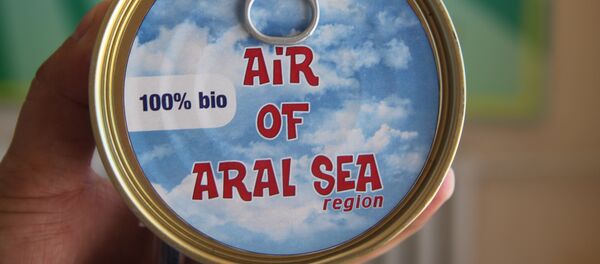 В Узбекистане стали продавать как сувенир консервированный воздух - Sputnik Таджикистан