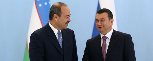 Премьер-министр Узбекистана Абдулла Арипов (слева) и премьер-министр Таджикистана Кохир Расулзода, архивное фото - Sputnik Тоҷикистон