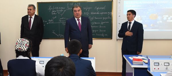 Рабочая поездка президента Таджикистана в Дангаринский район Хатлонской области - Sputnik Тоҷикистон