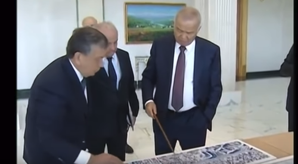 В сети появились уникальные кадры беседы Каримова и Мирзиёева В сети появились уникальные кадры беседы Каримова и Мирзиёева - Sputnik Таджикистан