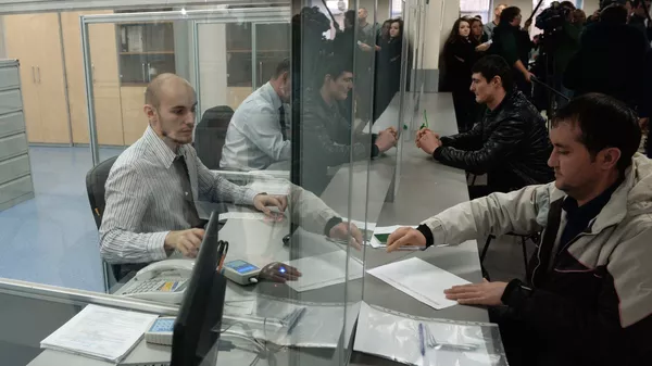Выдача первых патентов в Едином миграционном центре Московской области