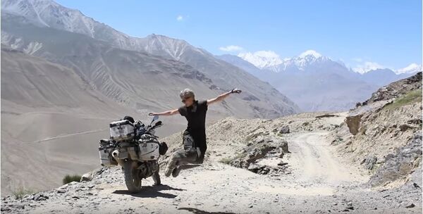 Мотопутешественница Кинга Танаевска в Таджикистане - Sputnik Таджикистан