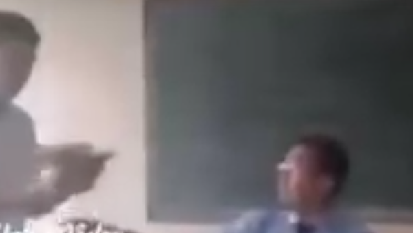 Кадры издевательств студентов над преподавателем в Узбекистане - Sputnik Таджикистан