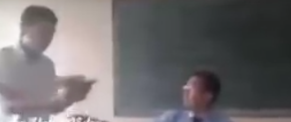 Кадры издевательств студентов над преподавателем в Узбекистане - Sputnik Таджикистан