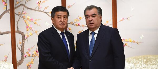 Президент Таджикистана Эмомали Рахмон и глава Кыргызстана Сооронбай Жээнбеков - Sputnik Тоҷикистон
