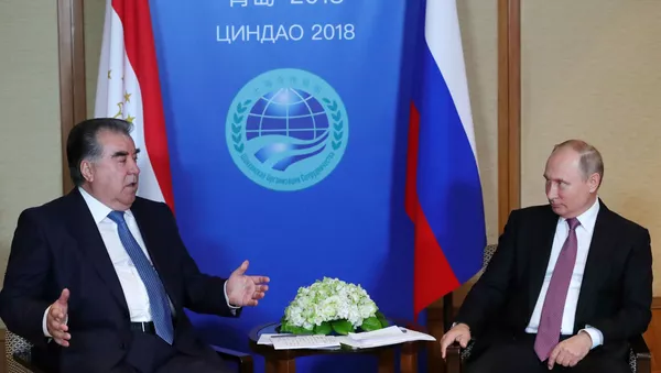 Президент РФ В. Путин на саммите ШОС в Китае - Sputnik Тоҷикистон