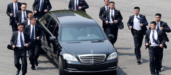 Бегущая охрана главы Северной Кореи Ким Чен Ына Бегущая охрана главы Северной Кореи Ким Чен Ына - Sputnik Таджикистан