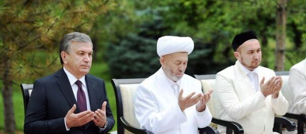 Шавкат Мирзиёев почтил память Ислама Каримова - Sputnik Таджикистан