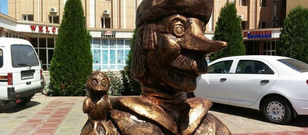 В Узбекистане установили памятник мультяшному почтальону Печкину В Узбекистане установили памятник мультяшному почтальону Печкину - Sputnik Таджикистан