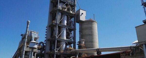 Цементный завод в Согдийской области Цементный завод в Согдийской области - Sputnik Тоҷикистон