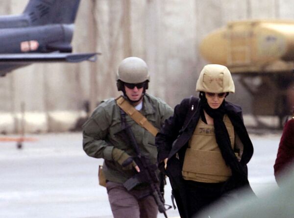 Посол доброй воли УВКБ ООН Анджелина Джоли в Багдаде - Sputnik Таджикистан