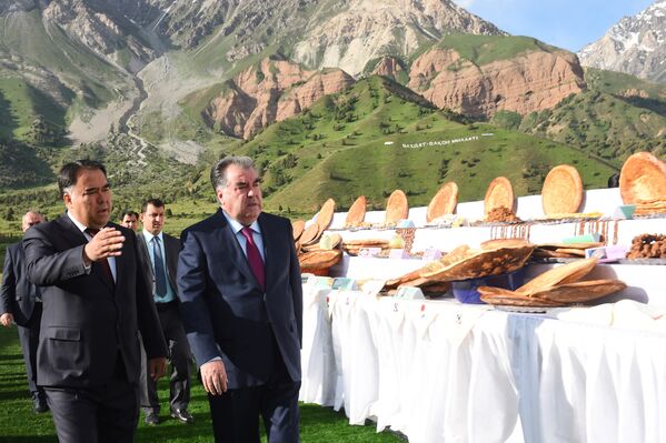 Визит Эмомали Рахмона в Согдийскую область - Sputnik Таджикистан