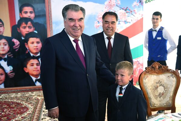 Визит Эмомали Рахмона в Согдийскую область - Sputnik Таджикистан