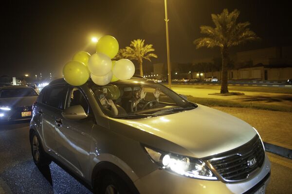 Саудовские женщины празднуют свою первую поездку на автомобиле в городе Эль-Хубар - Sputnik Таджикистан