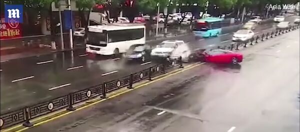 В Китае девушка разбила новый Ferrari - Sputnik Таджикистан