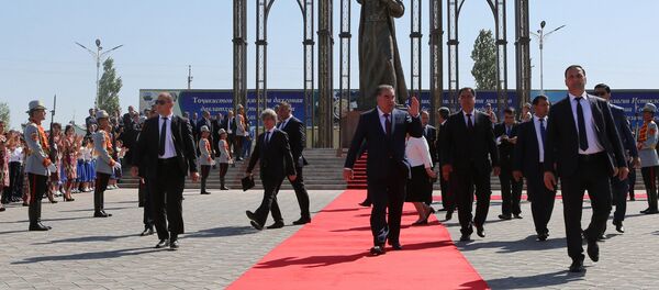 Церемония открытия памятника Исмоили Сомони в городе Конибодом - Sputnik Тоҷикистон