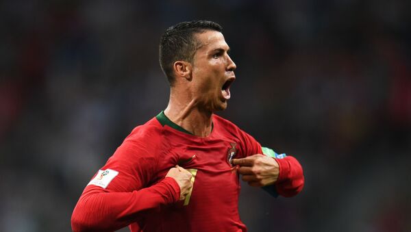 Криштиану Роналду радуется забитому голу в матче группового этапа чемпионата мира по футболу между сборными Португалии и Испании - Sputnik Таджикистан