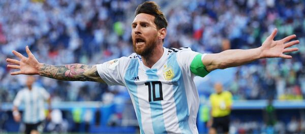 Аргентинский футболист Лионель Месси радуется забитому голу в матче группового этапа чемпионата мира по футболу между сборными Нигерии и Аргентины - Sputnik Тоҷикистон
