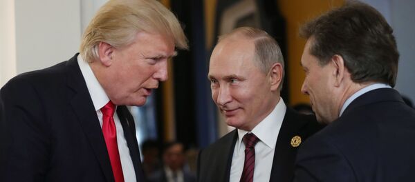 Президент РФ Владимир Путин и президент США Дональд Трамп - Sputnik Тоҷикистон