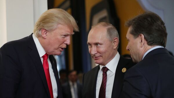 Президент РФ Владимир Путин и президент США Дональд Трамп - Sputnik Тоҷикистон