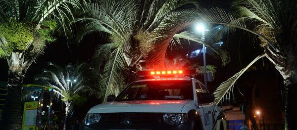 Автомобиль полиции на улице Рио-де-Жанейро, архивное фото Автомобиль полиции на улице Рио-де-Жанейро, архивное фото - Sputnik Таджикистан