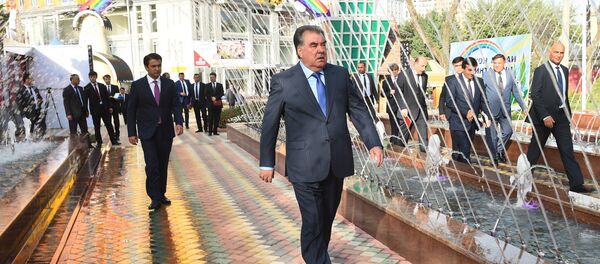 Эмомали Рахмон открыл в Душанбе обновленный Детский парк Эмомали Рахмон открыл в Душанбе обновленный Детский парк - Sputnik Таджикистан