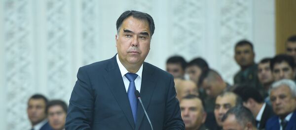 Председатель Согдийской области Раджаббой Ахмадзода, архивное фото Председатель Согдийской области Раджаббой Ахмадзода, архивное фото - Sputnik Тоҷикистон