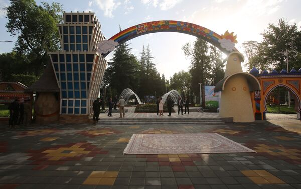 Детский парк в Душанбе - Sputnik Таджикистан