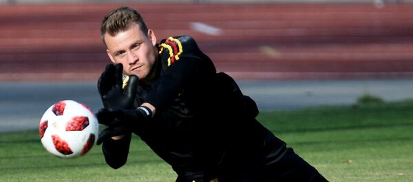 Вратарь Симон Миньоле (Бельгия) на тренировке, архивное фото - Sputnik Таджикистан