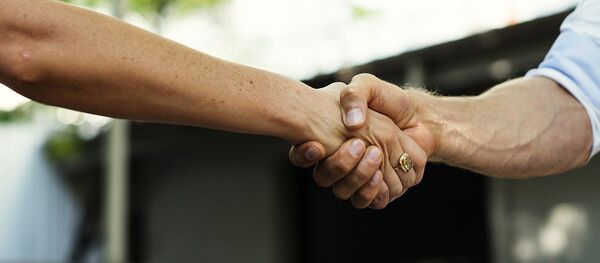 Рукопожатие, архивное фото - Sputnik Таджикистан