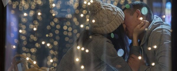 Молодые люди в кафе, архивное фото - Sputnik Тоҷикистон