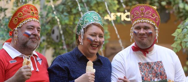 Акция в поддержку сборной России по футболу Сжуем за Родину! Акция в поддержку сборной России по футболу Сжуем за Родину! - Sputnik Таджикистан