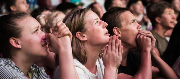 Реакция болельщиков на поражение сборной России - Sputnik Таджикистан