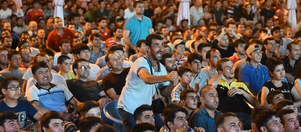 Таджикские болельщики во время матча Россия-Хорватия на ЧМ-2018 - Sputnik Таджикистан