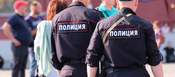 Сотрудники полиции на улице Москвы, архивное фото Сотрудники полиции на улице Москвы, архивное фото - Sputnik Таджикистан