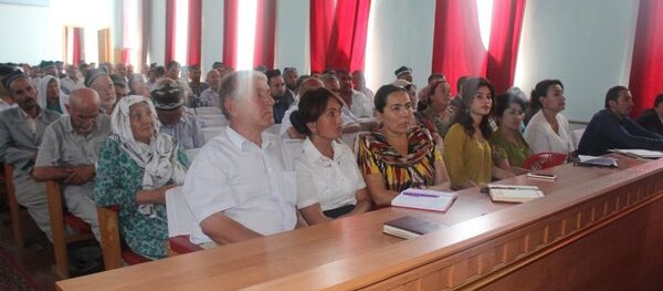 Мулоқоти милисаҳои вилояти Суғд бо наздикони ҷангиён - Sputnik Тоҷикистон